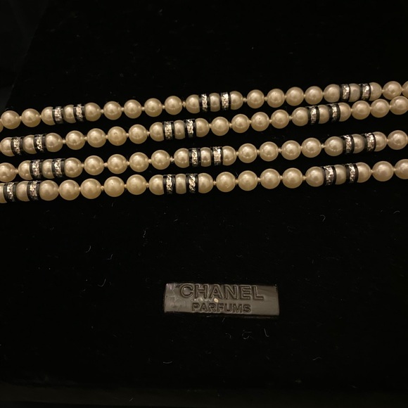 VINTAGE⚜️CLASSY Cultured Faux Pearl & Crystal Necklace - Picture 10 of 15